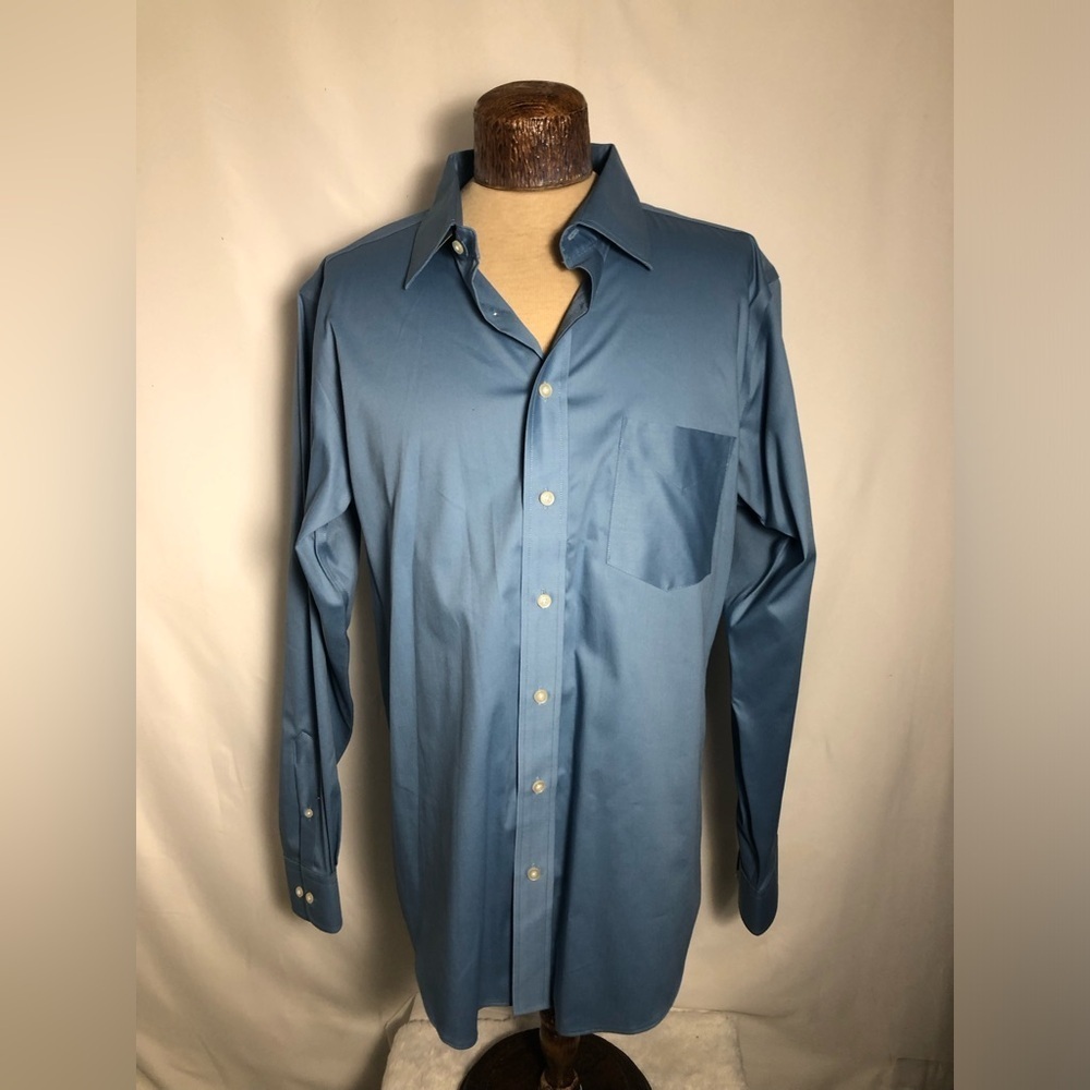Men’s Light Blue Dress Shirt. Size Large. Devon and Jones.
